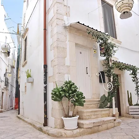 לינה וארוחת בוקר L'angolo Di Gaudi, Casa Mila פוטיניאנו